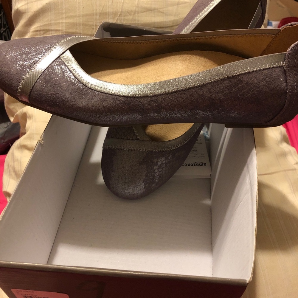 Vionic Women’s Flats Sz 9